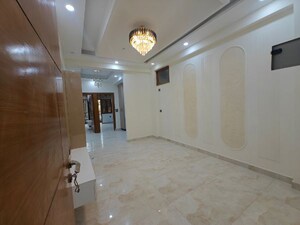 Room in 3 BHK Builder Floor at Sector 73 – for Sale