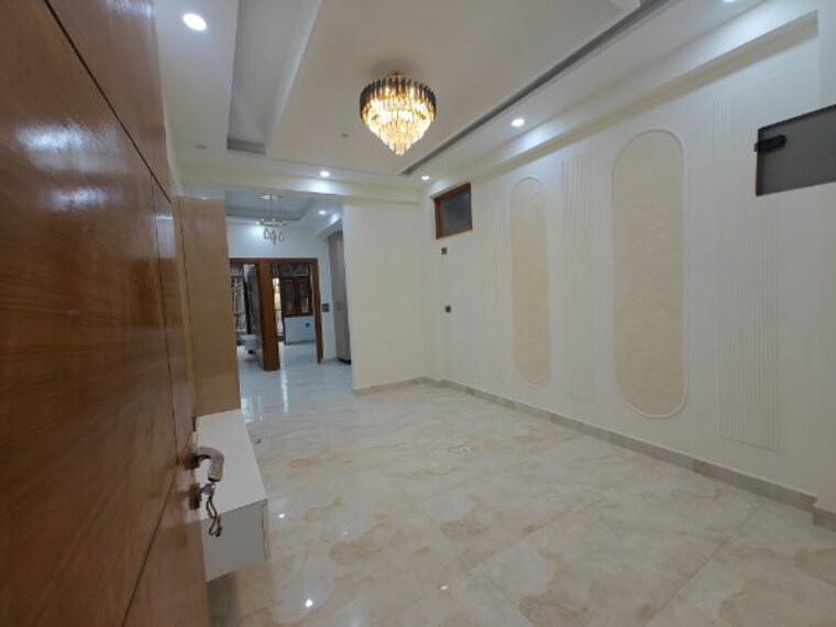 Room, sector 73 3 Bedroom 1450 Sq.Ft. Builder Floor In Sector 73 Noida 10156246