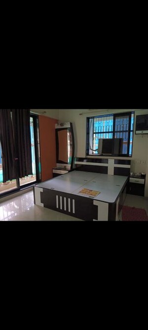 Team Area in 2 BHK Apartment at Madhushri Apartment, Goregaon East – for Rent