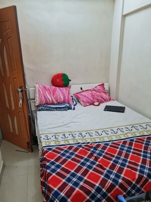 Bedroom in 2 BHK Apartment at Mahim West – for Rent