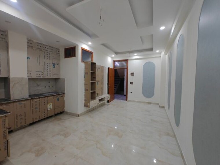 Room, sector 73 2 Bedroom 1000 Sq.Ft. Builder Floor In Sector 73 Noida 10156278