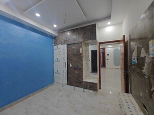 Room in 2 BHK Builder Floor at Sector 73 – for Sale