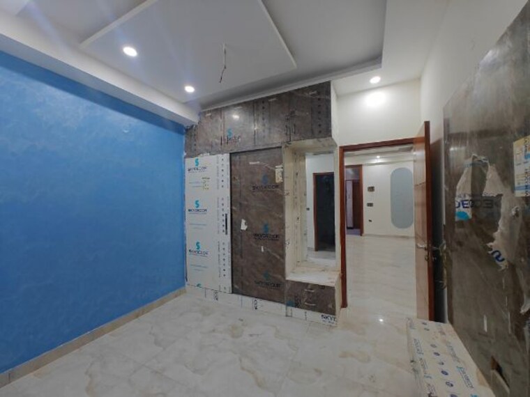 Room, sector 73 2 Bedroom 1000 Sq.Ft. Builder Floor In Sector 73 Noida 10156278