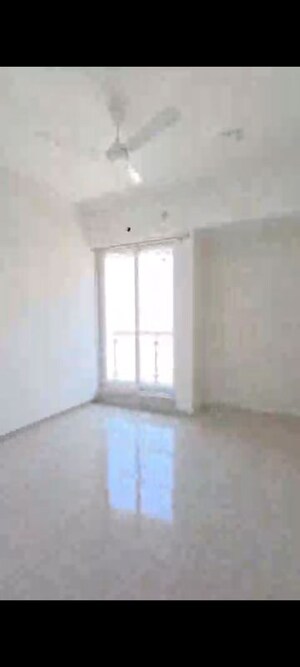 Room in 2 BHK Apartment at Rosa Manhattan, Ghodbunder Road – for Rent