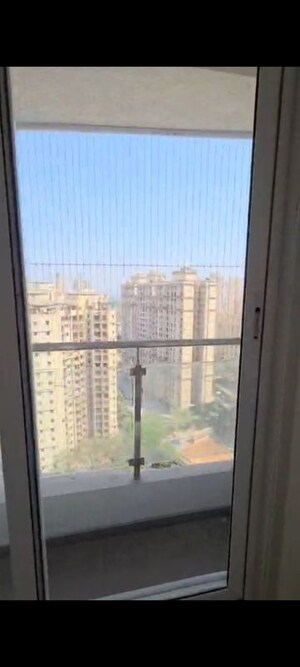 Room in 2 BHK Apartment at Rosa Manhattan, Ghodbunder Road – for Rent
