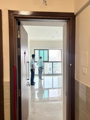 2 BHK Apartment – Entrance View at Sheth Auris Bliss, Malad West - for Rent