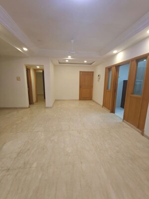 Room in 3 BHK Apartment at Ekta Eros, Khar West – for Rent