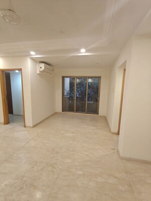 Room in 3 BHK Apartment at Ekta Eros, Khar West – for Rent