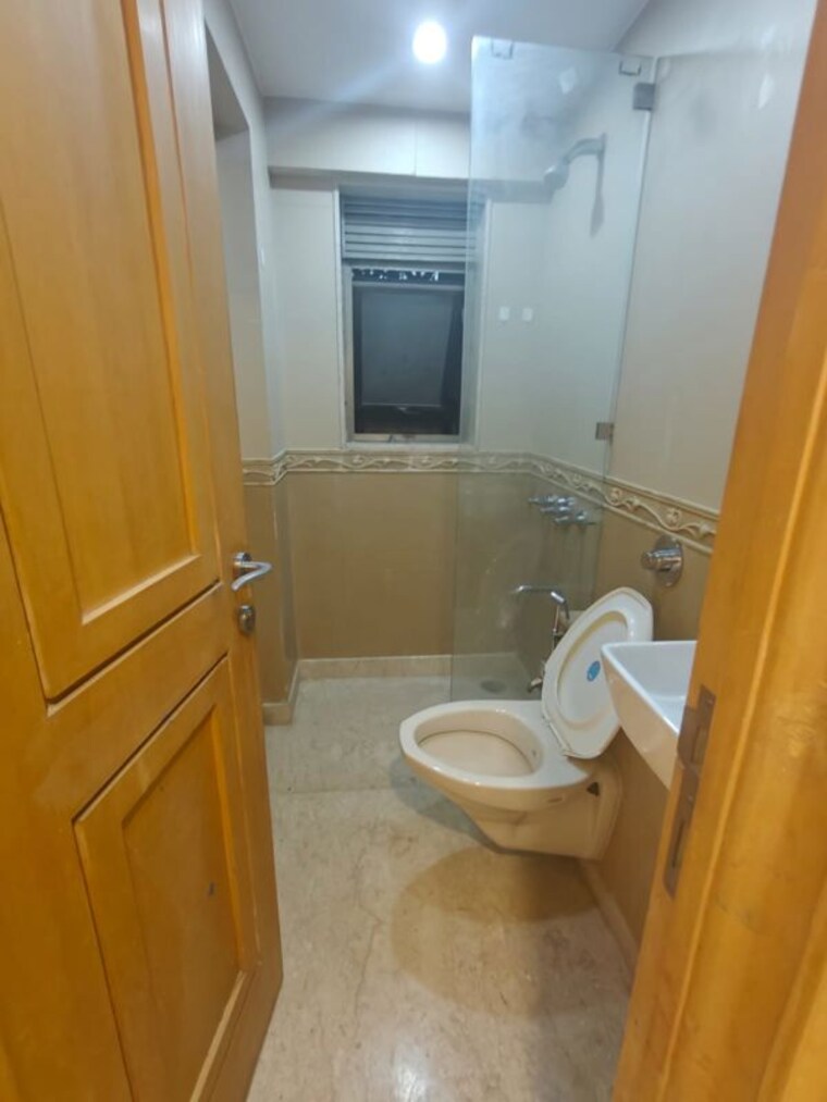 Bathroom, ekta-eros 3 Bedroom 1250 Sq.Ft. Apartment In Khar West Mumbai 10156260