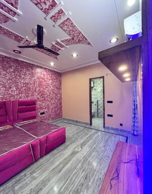 Bedroom in 2 BHK Apartment at Nimbus Express Park View, Chi V Greater Noida – for Rent