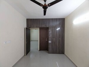 Room in 2.5 BHK Apartment at ROF Amaltas, Sector 92 – for Rent