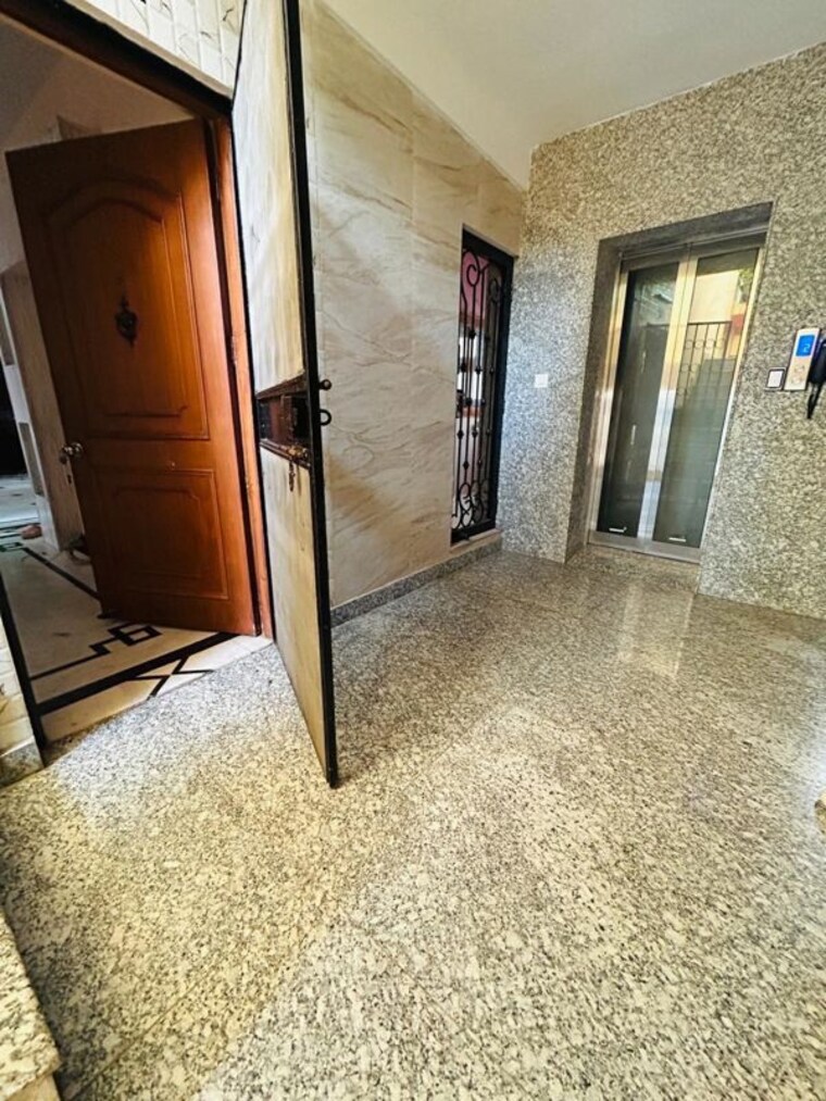 Bathroom, vasant kunj 3 Bedroom 1300 Sq.Ft. Apartment In Vasant Kunj Delhi 10156312