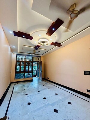 Furnished Amenities in 3 BHK Apartment at Vasant Kunj – for Rent