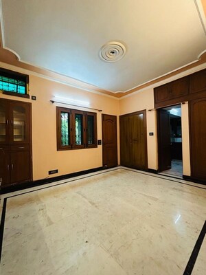 Room in 3 BHK Apartment at Vasant Kunj – for Rent