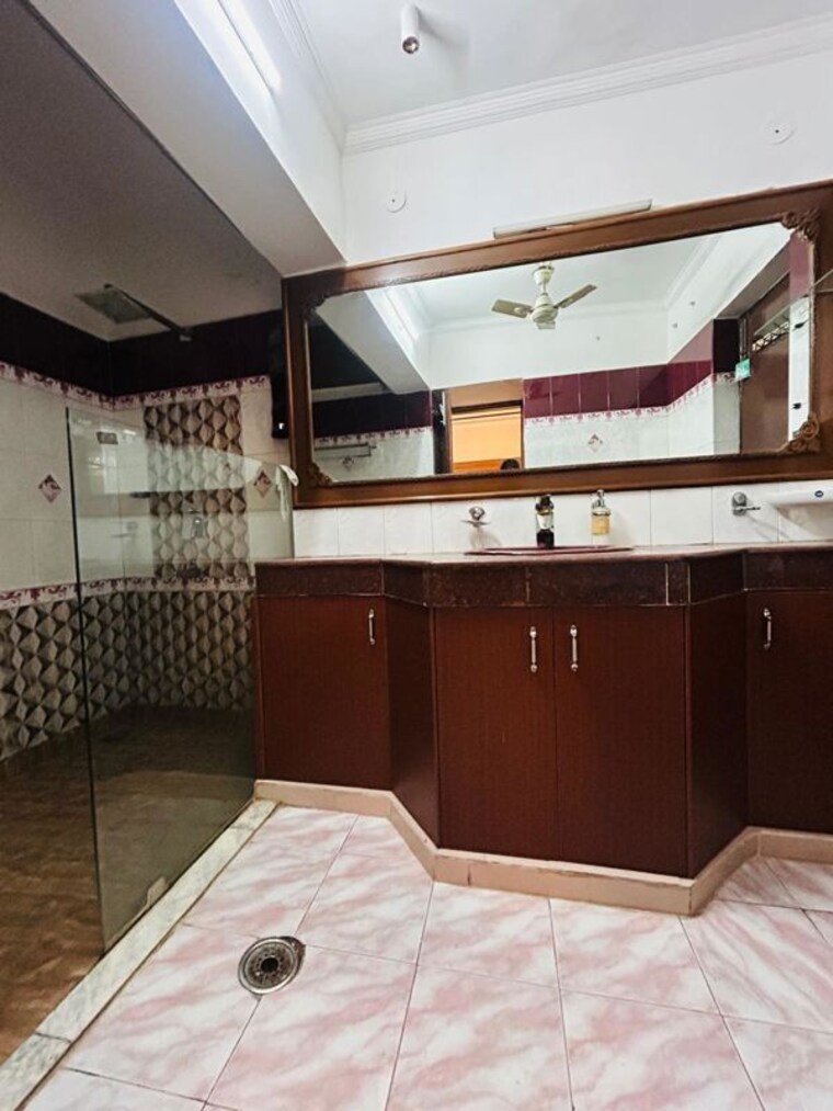 Kitchen, vasant kunj 3 Bedroom 1300 Sq.Ft. Apartment In Vasant Kunj Delhi 10156312