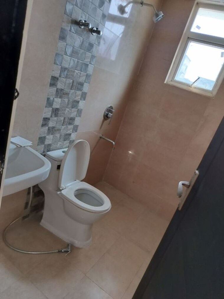 Bathroom, signature-global-park 2 Bedroom 845 Sq.Ft. Builder Floor In Sohna Sector 36 Gurgaon 10156063