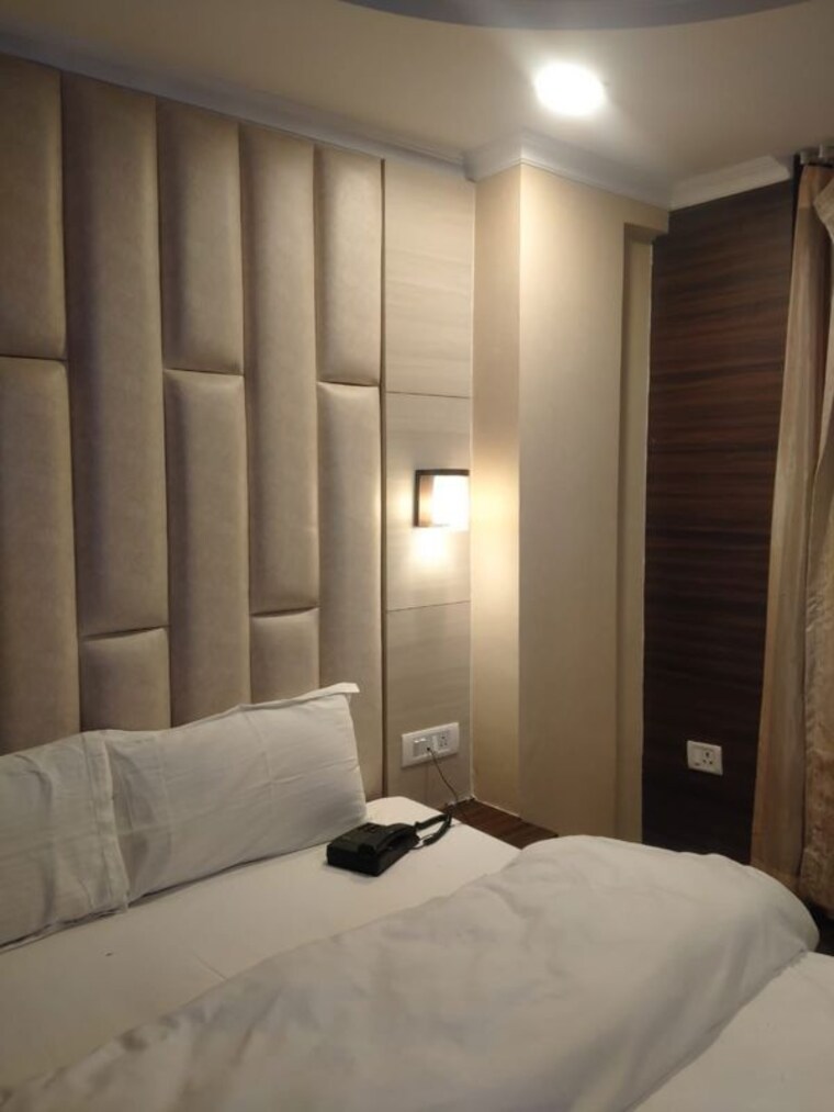 Bathroom, chittaranjan park 3 Bedroom 160 Sq.Yd. Builder Floor In Chittaranjan Park Delhi 10156437