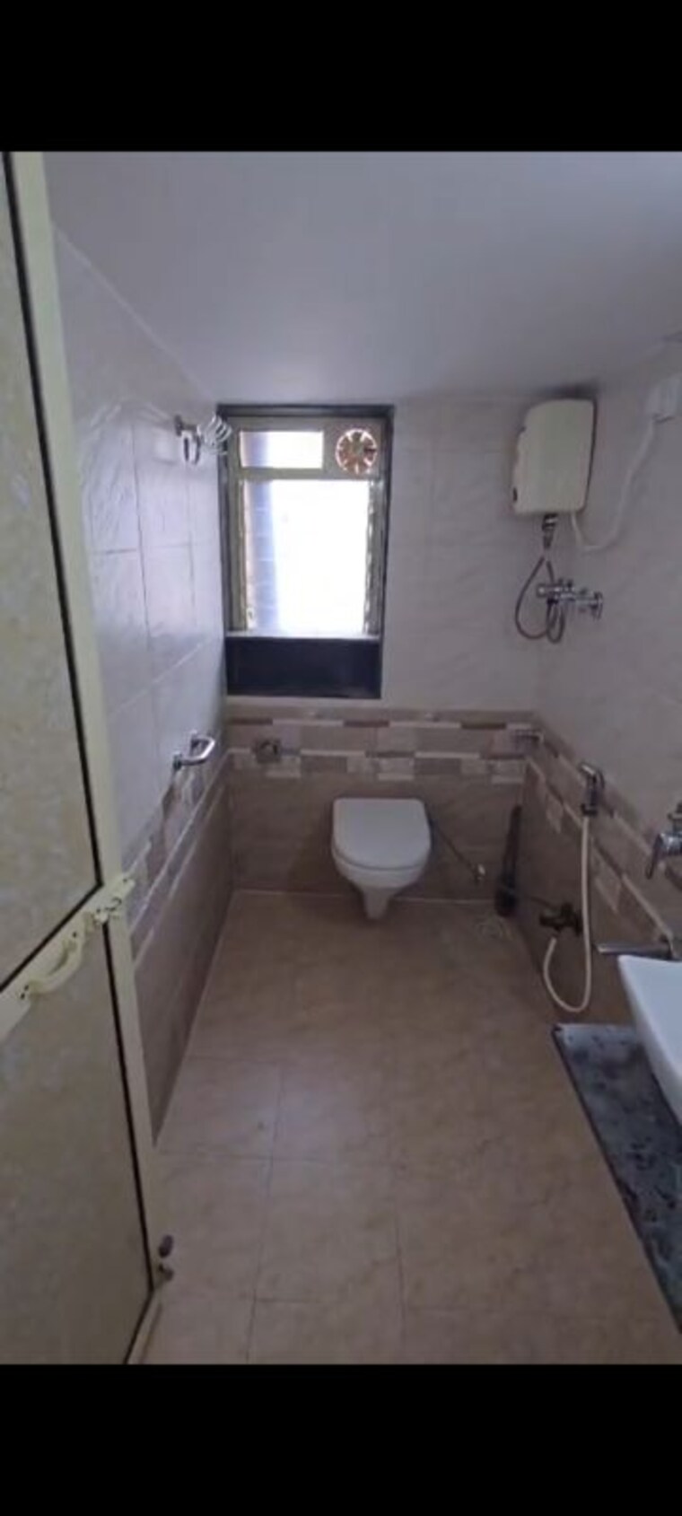 Bathroom, lokhandwala-complex 2 Bedroom 750 Sq.Ft. Apartment In Andheri West Mumbai 10156438