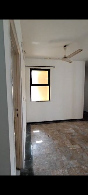 Room in 2 BHK Apartment at Hiranandani Estate Princeton, Ghodbunder Road – for Rent