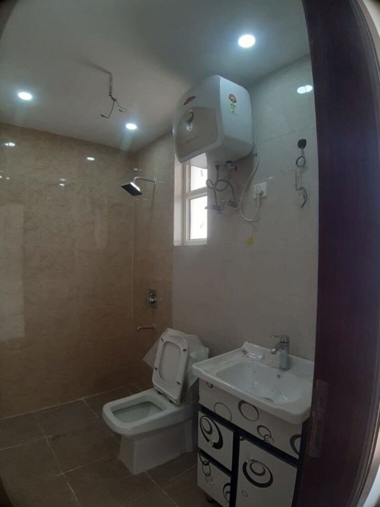 Bathroom, sector 45 4 Bedroom 2400 Sq.Ft. Builder Floor In Sector 45 Gurgaon 10156444