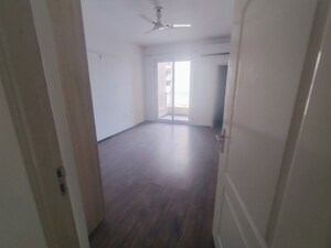 Room in 3 BHK Apartment at Supertech Araville, Sector 79 – for Rent