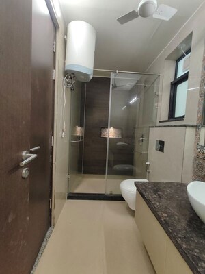 Bathroom in 3 BHK Builder Floor at Unitech South City 1, South City 1 – for Rent