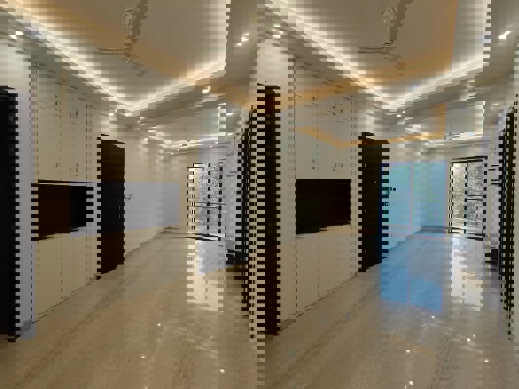 3 BHK 2500 Sq.Ft. Builder Floor in Unitech South City 1