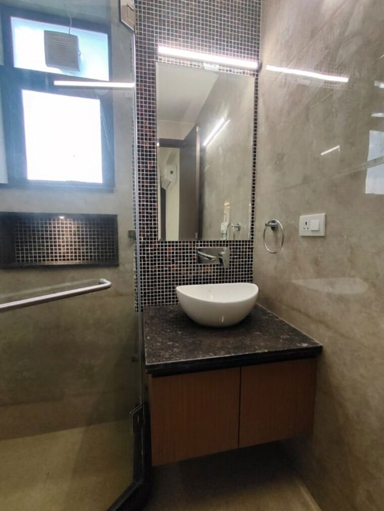 Bathroom, unitech-south-city-1 3 Bedroom 2500 Sq.Ft. Builder Floor In South City 1 Gurgaon 10156463