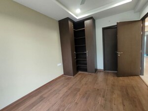 Room in 3 BHK Builder Floor at Unitech South City 1, South City 1 – for Rent