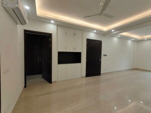 Room in 3 BHK Builder Floor at Unitech South City 1, South City 1 – for Rent