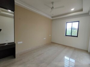 Room in 3 BHK Builder Floor at Unitech South City 1, South City 1 – for Rent