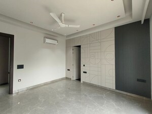 Room in 4 BHK Builder Floor at Sector 45 – for Sale