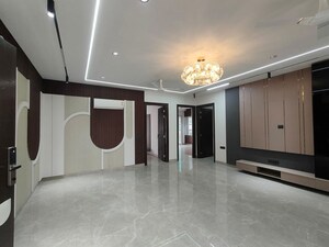 Room in 4 BHK Builder Floor at Sector 45 – for Sale