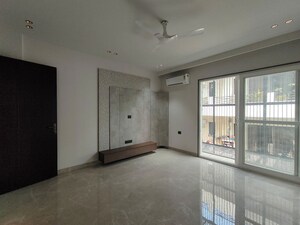 Room in 4 BHK Builder Floor at Sector 45 – for Sale