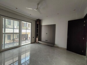 Room in 4 BHK Builder Floor at Sector 45 – for Sale