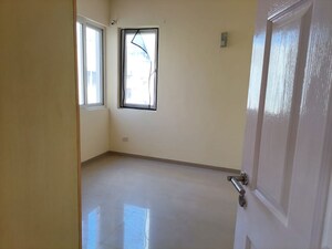 Room in 2.5 BHK Apartment at ROF Amaltas, Sector 92 – for Rent