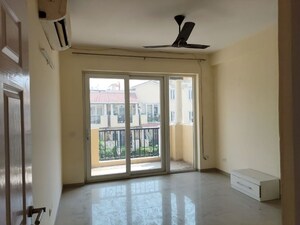 Room in 2.5 BHK Apartment at ROF Amaltas, Sector 92 – for Rent
