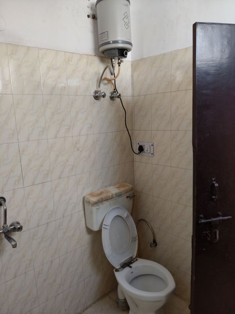 Attached Bathroom, kohli-one-malibu-town 1 Bedroom 600 Sq.Ft. Builder Floor In Sector 47 Gurgaon 10156473