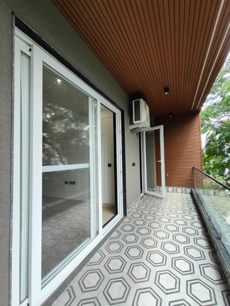 Balcony, unitech-south-city-1 3 Bedroom 1800 Sq.Ft. Builder Floor In South City 1 Gurgaon 10156482
