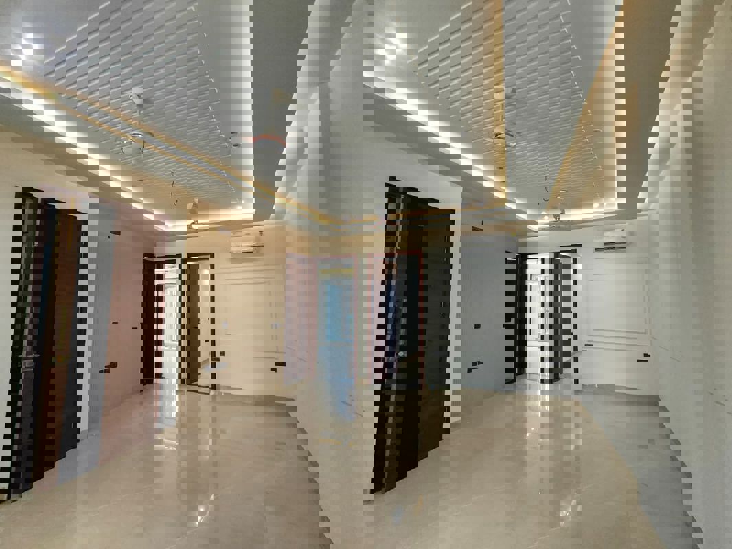 3 BHK + Servant Room 1800 Sq.Ft. Builder Floor in Unitech South City 1