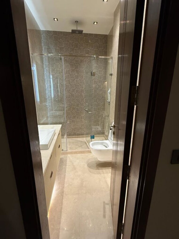 Bathroom, safdarjung enclave Commercial Office Space 200 Sq.Yd. In Safdarjung Enclave Delhi 10156483