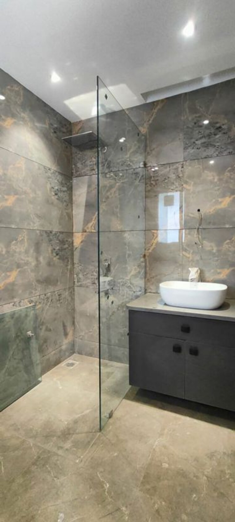 Bathroom, unitech-south-city-1 3 Bedroom 1800 Sq.Ft. Builder Floor In South City 1 Gurgaon 10156488