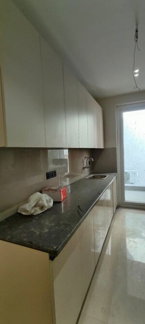 Kitchen in 3 BHK Builder Floor at Unitech South City 1, South City 1 – for Rent