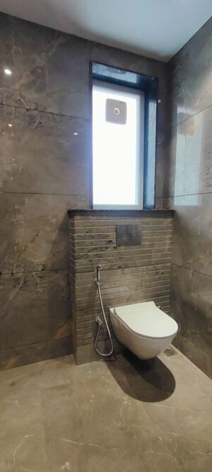 Bathroom in 3 BHK Builder Floor at Unitech South City 1, South City 1 – for Rent