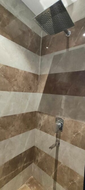 Furnished Amenities in 3 BHK Builder Floor at Unitech South City 1, South City 1 – for Rent