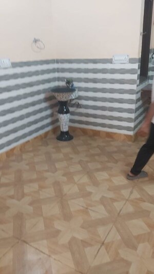 Bathroom in 2.5 BHK Builder Floor at Mayur Vihar – for Rent