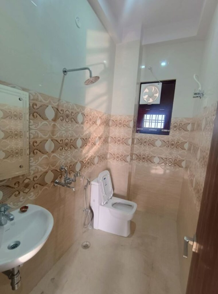 Bathroom, eldeco-udyan-ii 1 Bedroom 1200 Sq.Ft. Independent House In Raebareli Road Lucknow 10156510