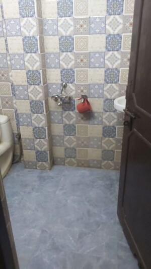 Bathroom in 2.5 BHK Builder Floor at Mayur Vihar – for Rent