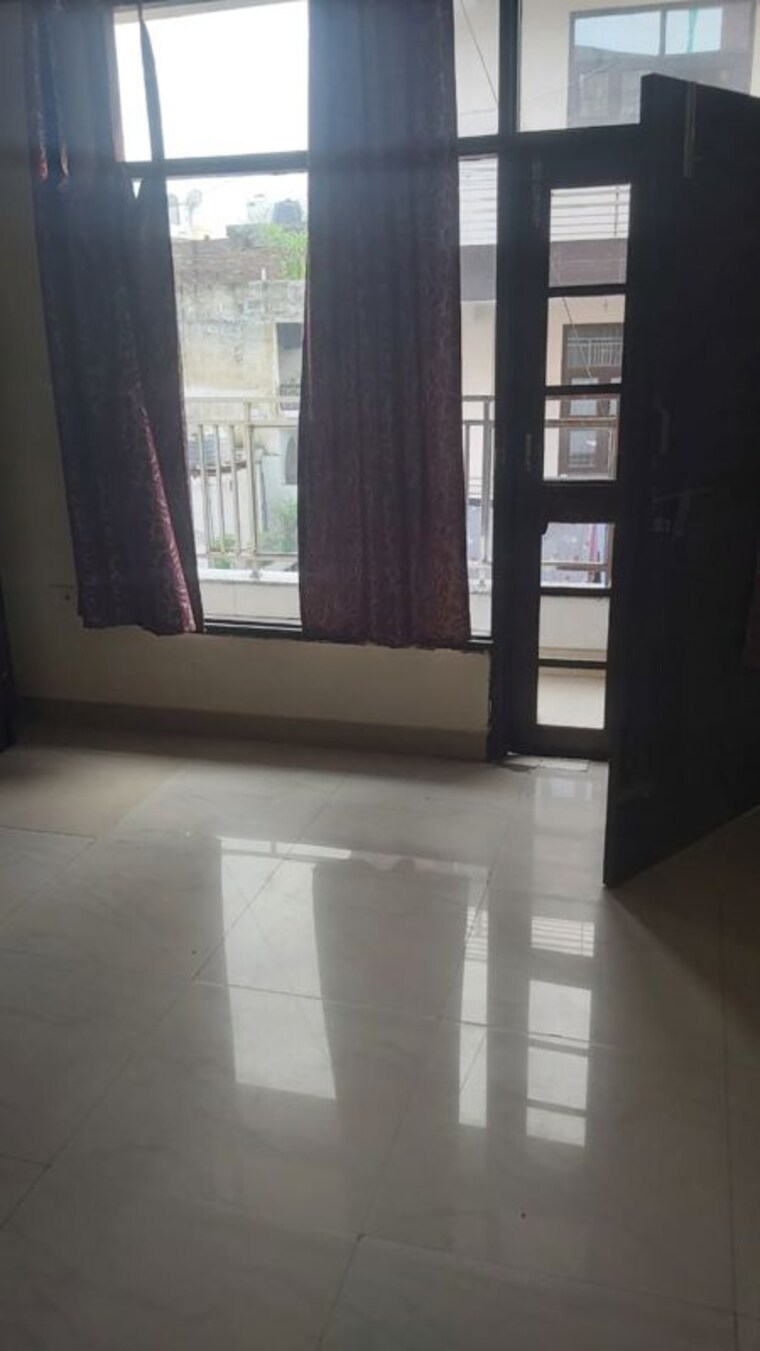 Room, mayur vihar 2.5 Bedroom 700 Sq.Ft. Builder Floor In Mayur Vihar Delhi 10156511