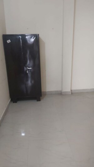 Room in 2.5 BHK Builder Floor at Mayur Vihar – for Rent